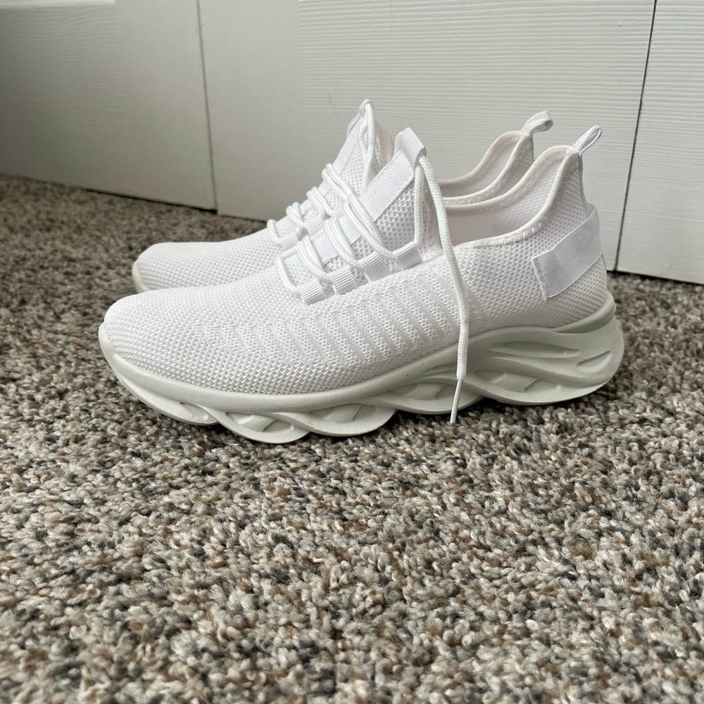 Women’s White Athletic Epic Step Sneakers Size 8